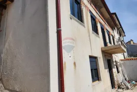 Kostrena, starina u završnoj fazi rekonstrukcije - s 5 stambenih jedinica, Kostrena, Ev