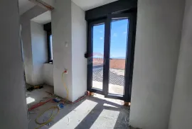 Kostrena, starina u završnoj fazi rekonstrukcije - s 5 stambenih jedinica, Kostrena, Ev