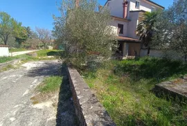 Kanfanar, kuća zadnja u nizu s okućnicom od 450 m2, Kanfanar, Ev
