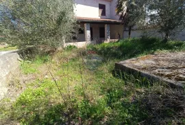 Kanfanar, kuća zadnja u nizu s okućnicom od 450 m2, Kanfanar, Ev