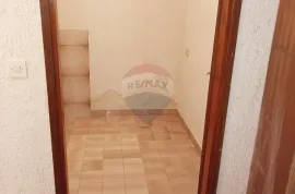 Kanfanar, kuća zadnja u nizu s okućnicom od 450 m2, Kanfanar, Ev