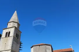 Kanfanar, kuća zadnja u nizu s okućnicom od 450 m2, Kanfanar, Ev