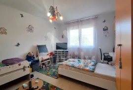 EKSKLUZIVNO UREĐEN DVOSOBAN STAN NA IZVRSNOJ LOKACIJI, Pula, Appartamento