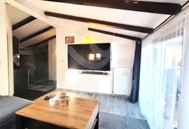 NAMJEŠTEN STAN SA MOGUĆNOŠĆU NADOGRADNJE, Pula, Stan