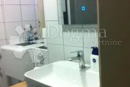 Šarmantna kuća u nizu s predivnim pogledom na Mali Lošinj i more!, Mali Lošinj, Haus