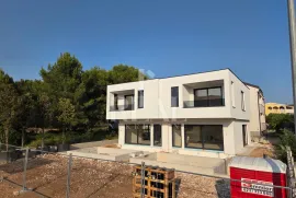 Dvojna kuća sa bazenom,115 m2,bazen 17m2, Pakoštane, Casa