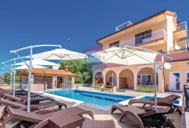 Novi Vinodolski, stan s bazenom i pogledom na more, 120m2, Novi Vinodolski, Appartement