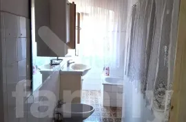 KUĆA U PRIRODI SA GRAĐEVINSKOM PARCELOM 100M OD KUĆE, Marčana, Kuća