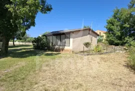 KUĆA U PRIRODI SA GRAĐEVINSKOM PARCELOM 100M OD KUĆE, Marčana, Kuća