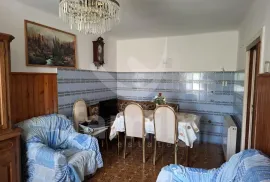 KUĆA U PRIRODI SA GRAĐEVINSKOM PARCELOM 100M OD KUĆE, Marčana, Kuća