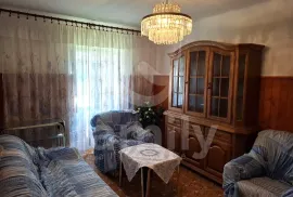KUĆA U PRIRODI SA GRAĐEVINSKOM PARCELOM 100M OD KUĆE, Marčana, Kuća
