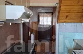 KUĆA U PRIRODI SA GRAĐEVINSKOM PARCELOM 100M OD KUĆE, Marčana, Kuća