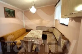 KUĆA U PRIRODI SA GRAĐEVINSKOM PARCELOM 100M OD KUĆE, Marčana, Kuća