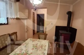 KUĆA U PRIRODI SA GRAĐEVINSKOM PARCELOM 100M OD KUĆE, Marčana, Kuća