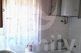 KUĆA U PRIRODI SA GRAĐEVINSKOM PARCELOM 100M OD KUĆE, Marčana, Kuća