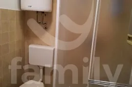 KUĆA U PRIRODI SA GRAĐEVINSKOM PARCELOM 100M OD KUĆE, Marčana, Kuća