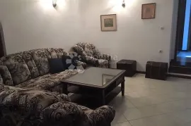 Etaža s okućnicom i garažom, Rijeka, Appartment
