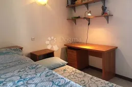 Etaža s okućnicom i garažom, Rijeka, Appartment