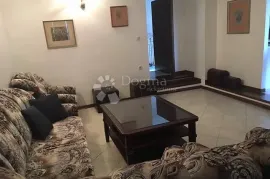 Etaža s okućnicom i garažom, Rijeka, Appartment