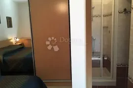 Etaža s okućnicom i garažom, Rijeka, Appartment