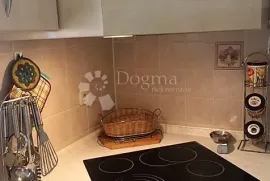 Etaža s okućnicom i garažom, Rijeka, Appartment