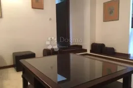 Etaža s okućnicom i garažom, Rijeka, Appartment