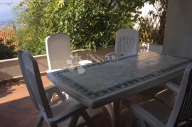 Etaža s okućnicom i garažom, Rijeka, Appartment