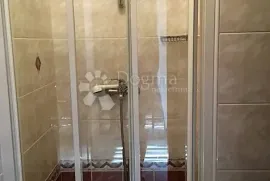 Etaža s okućnicom i garažom, Rijeka, Appartment
