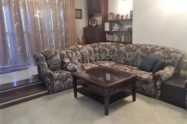 Etaža s okućnicom i garažom, Rijeka, Appartment