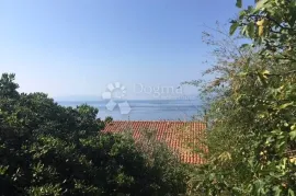 Etaža s okućnicom i garažom, Rijeka, Appartment