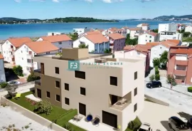 SRIMA, top lokacija, 80 m od mora, luksuzni stan, prizemlje, vrt 21 m2, Vodice, Stan