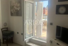 Cres, stan u prizemlju sa dvije terase 50m od mora, Cres, Kвартира