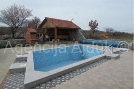 Imotski - Cista Provo vila  sa bazenom 742 m2 - sniženo, Cista Provo, House
