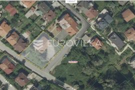 Lovćenska obiteljska kuća 400m2 na zemljištu 1.050m2, Zagreb, Σπίτι