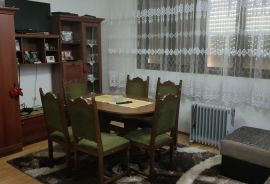 Obiteljska kuća s poslovnim prostorom - Mirkovci, Vinkovci, Casa