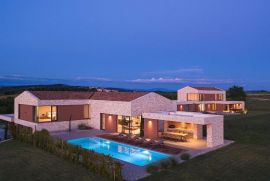 Moderna vila s bazenom i panoramskim pogledom, Brtonigla, Brtonigla, Kuća