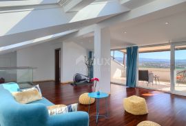 OPATIJA, BREGI- Predivna vila s četiri velika stana i očaravajućim pogledom na Kvarnerski zaljev u prirodnom  okruženju, Matulji, Kuća