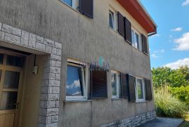 Jušići - kuća dvokatnica iznimnog potencijala s dodatnim građevnim zemljištima, Matulji, Famiglia