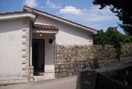 Otok Krk, Dobrinj (okolica) - Samostojeća kuća sa bazenom, Dobrinj, Famiglia