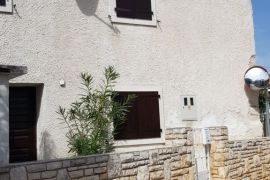 Kamena kuća u nizu na prodaju, Ližnjan, Istra, Ližnjan, Дом