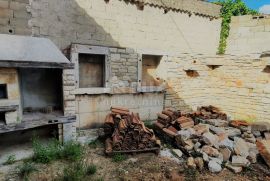 ISTRA, KAŠTELIR - Kamena kuća u nizu sa 100m2 okućnice i pogledom na more, SNIŽENA CIJENA!, Kaštelir-Labinci, Famiglia