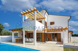 Prodaja - luksuzna, moderno opremljena kuća sa bazenom u blizini mora, Marčana, Σπίτι