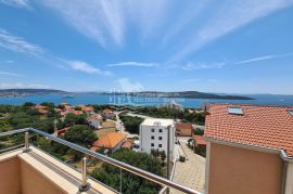 Penthouse sa pogledom na more blizu Trogira, Seget, Διαμέρισμα