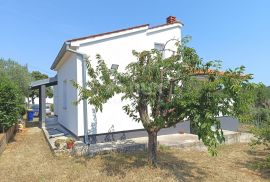 ISTRA, PULA Samostojeća prizemnica s vrtom u Vintijanu 182 m2, Medulin, Kuća