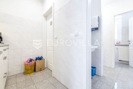 Zagreb, Dubrava, poslovni prostor uredske namjene 109 m2 na 1. katu stambeno-poslovne zgrade, Zagreb, Propiedad comercial
