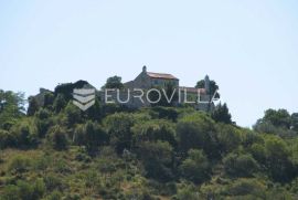 Istra, Kaštel - Buje, stara kamena kuća, pogled na tri države, Buje, Famiglia