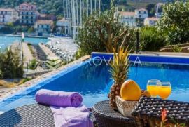 Luksuzna villa s bazenom, 1. red do mora Trogir, Trogir, Kuća