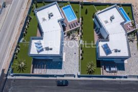 Pag, Novalja, resort s dvije luksuzne ville s bazenima + dva građevinska zemljište, Novalja, Σπίτι