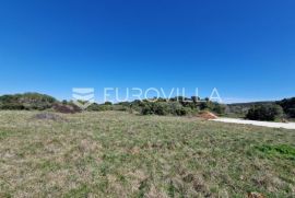 Istra, Volme - građevinsko zemljište 1500 m2, 300 metara od mora, pogled na prirodu i šumu, Medulin, Terra