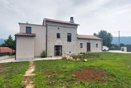 ISTRA, KRŠAN - Lijepa kamena kuća s pogledom na Učku, Kršan, Famiglia